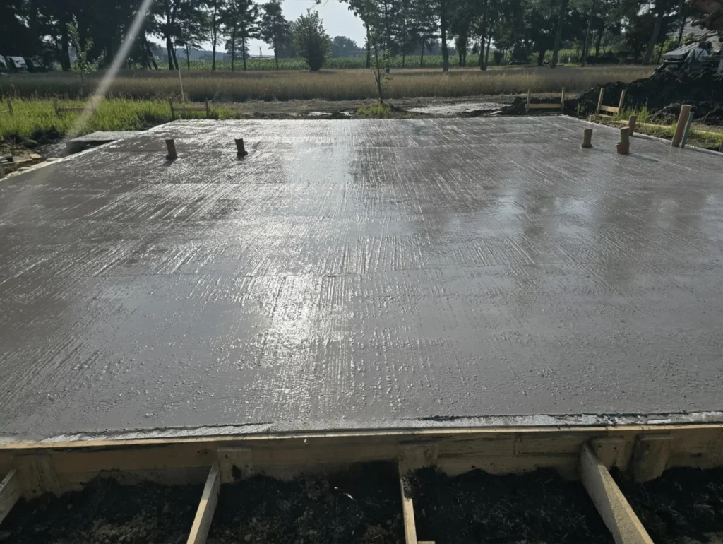 Wykonanie fundamentów domu jednorodzinnego w Krakowie – roboty budowlane zgodne z projektem